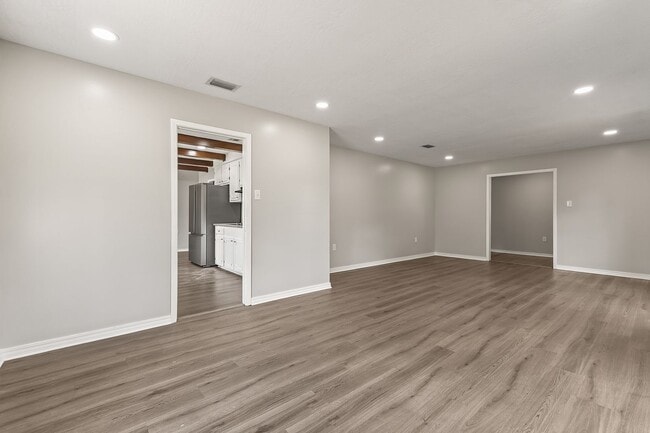Photo - 192 W Hills Dr House