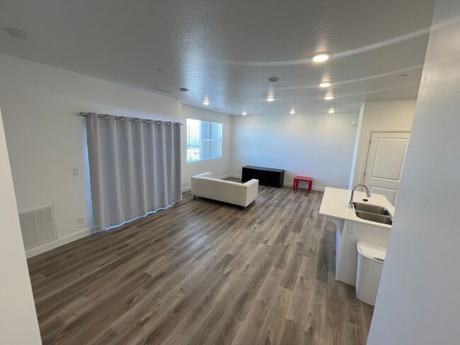 Photo - One bedroom one bath - Desert Color