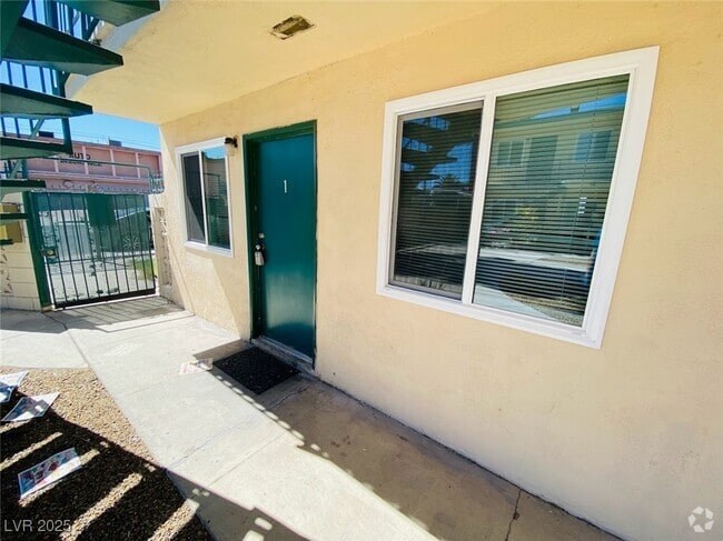 Building Photo - 3762 Royal Crest St Unit 1 Rental
