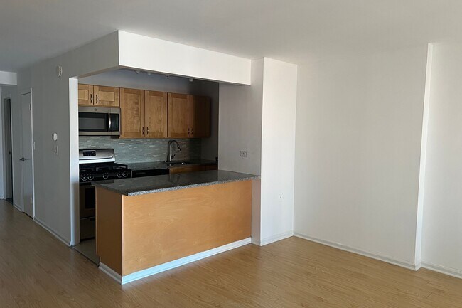 Photo - 222 W 14th St