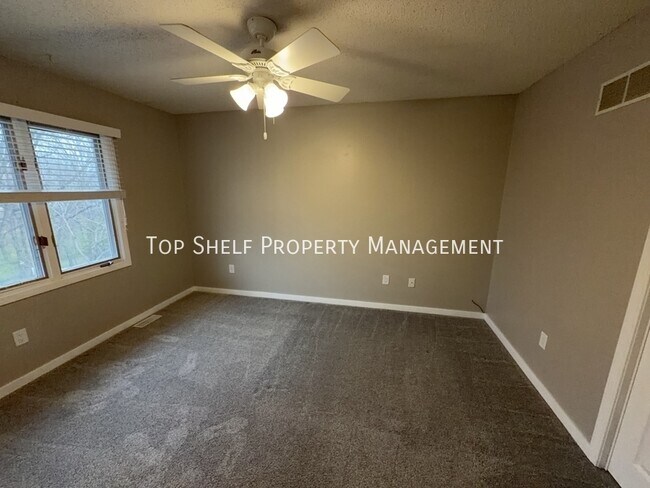 Photo - 302 E Park Ave