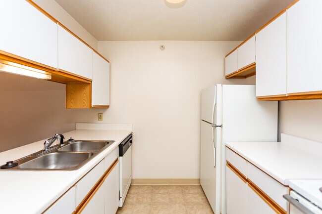 2BR, 1BA - 960 SF
