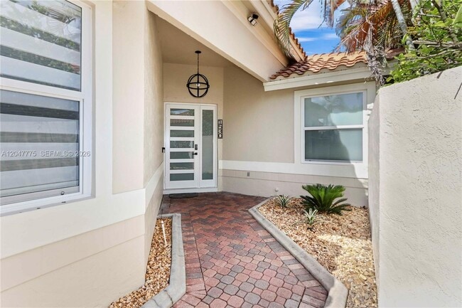 Photo - 1530 Lacosta Dr W