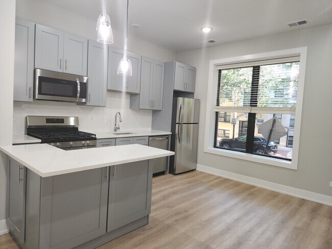 Photo - 441 W Belden Ave Unit 3