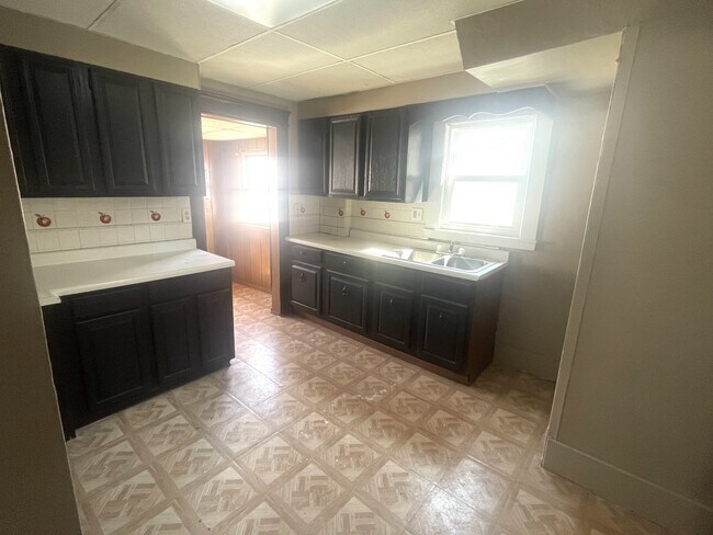 Photo - 1334 Parkman Rd NW