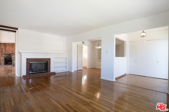 Photo - 12100 Marine St