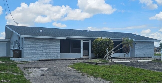 Building Photo - 3810 SE 12th Ave