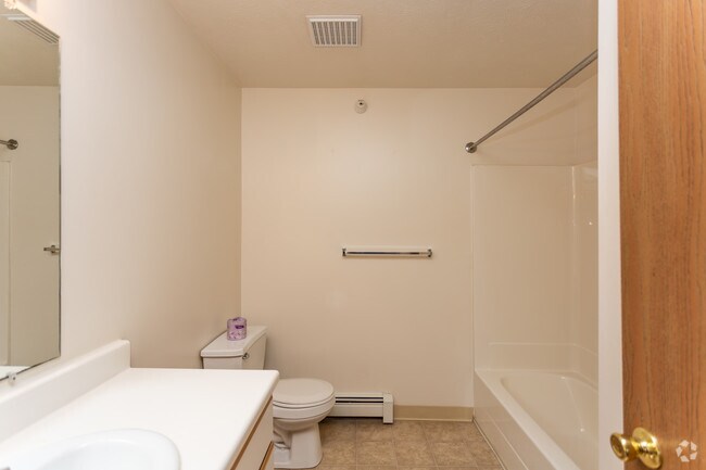 2BR, 1BA - 960 SF