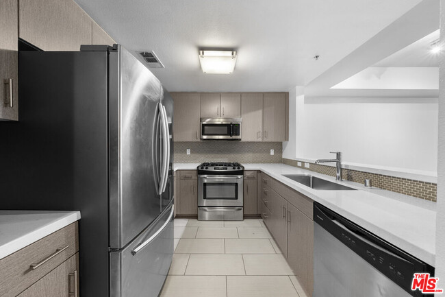 Photo - 436 S Virgil Ave Unidad 407