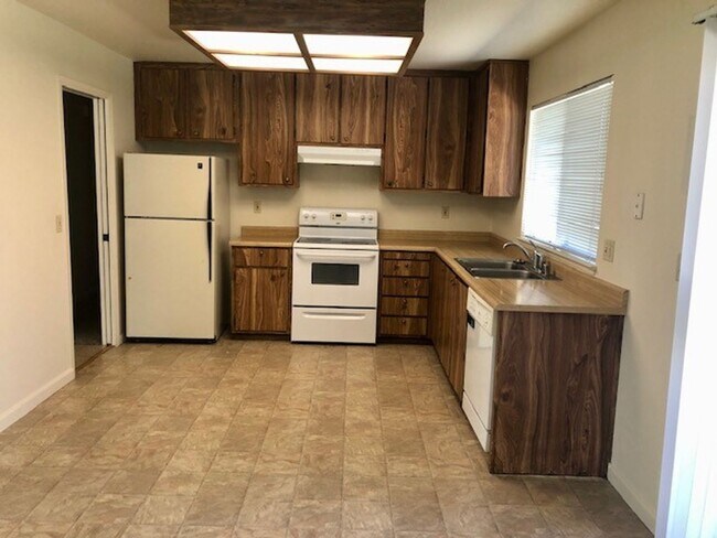 Photo - Cute and Sunny 3 Bedroom, 2 Bathroom Home