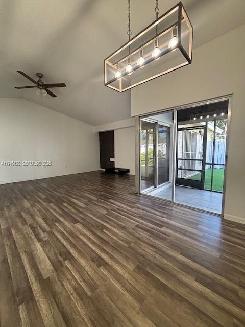 Building Photo - 817 NE 214th Ln Unit 4