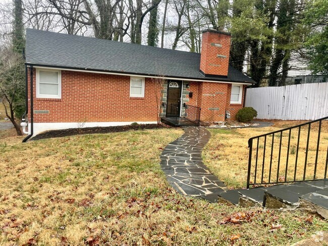 Building Photo - Adorable Brick Ranch Home