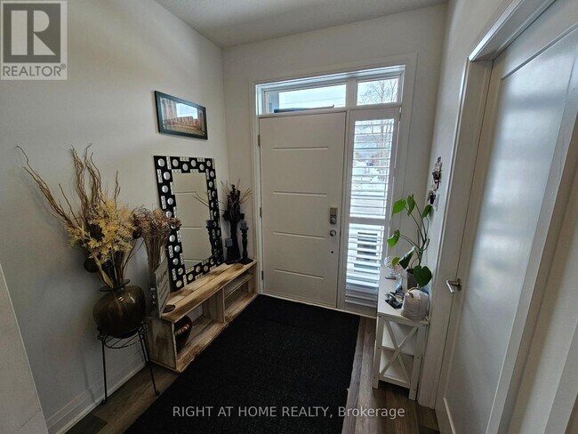 Photo - 156 Huron St