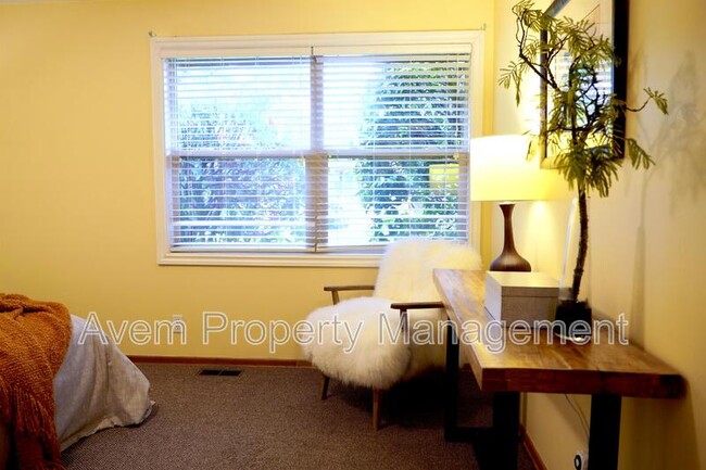 Photo - 11770-11780 SW Bowmont Ln