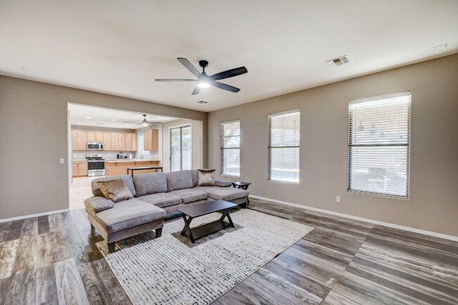 Photo - 10223 W Raymond St