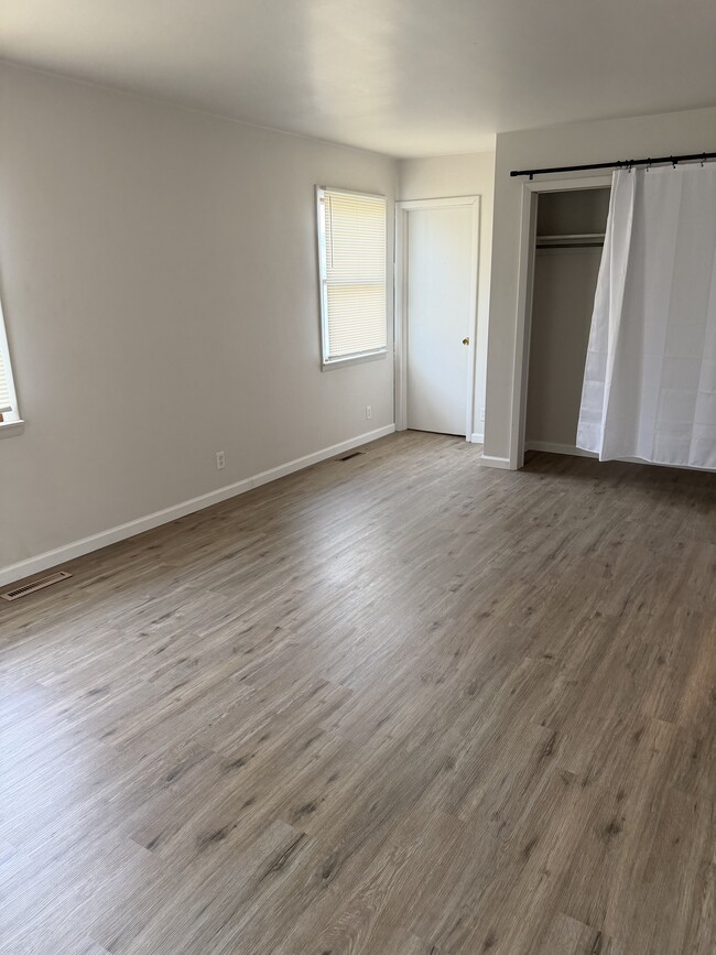 Photo - 310 Adelia St