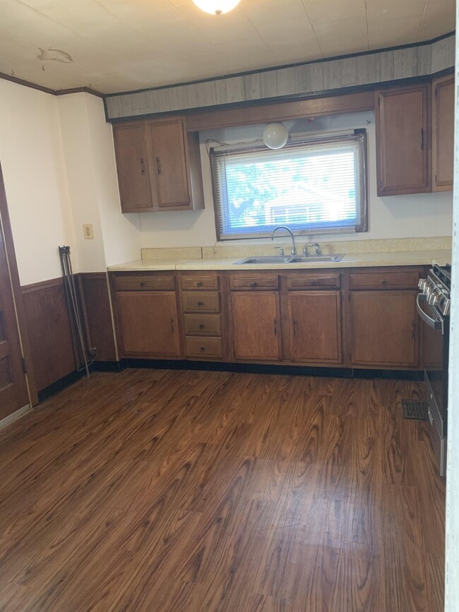 Photo - 243 Horton St