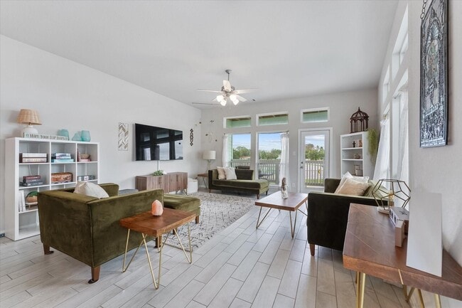 Photo - 1111 San Jacinto St Unit True