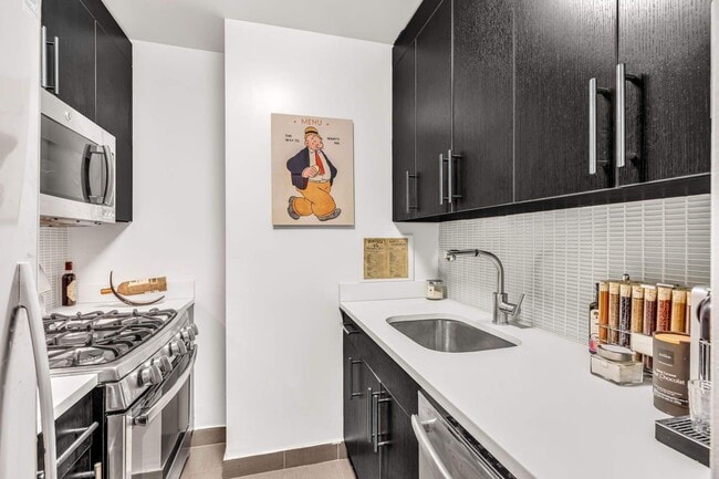 Photo - 310 E 46th St