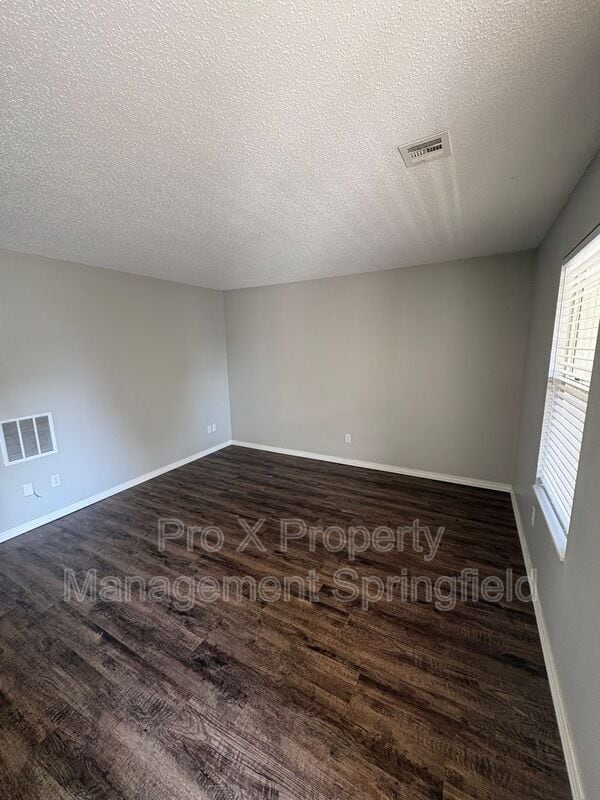 Photo - 1138 E Walnut St