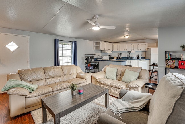 Building Photo - 7117 SW Archer Rd Unit SI ID1589221P