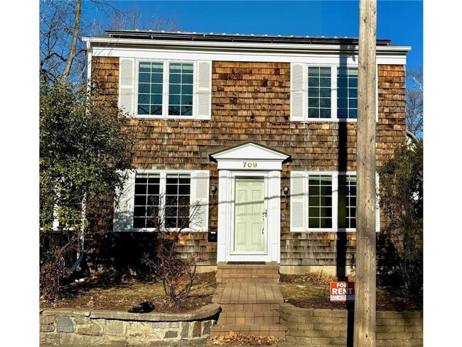 Building Photo - 709 Wayzata Blvd E