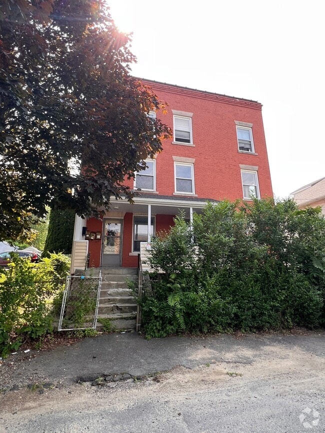 Building Photo - 640 Wilson St Unit 2nd Fl. Rental