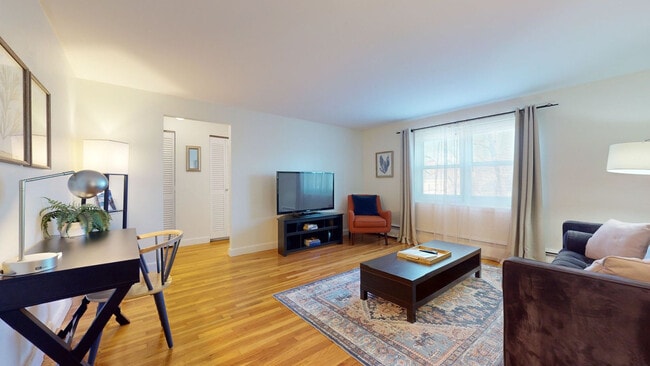 Building Photo - 99 Chestnut St Rental