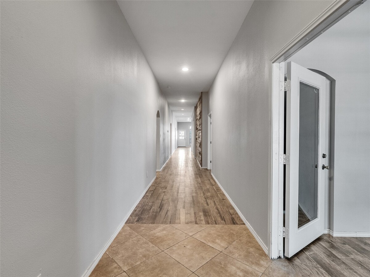 Photo - 5643 Walnut Glen Ln