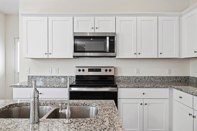 Building Photo - 614 Edge Lake Ct