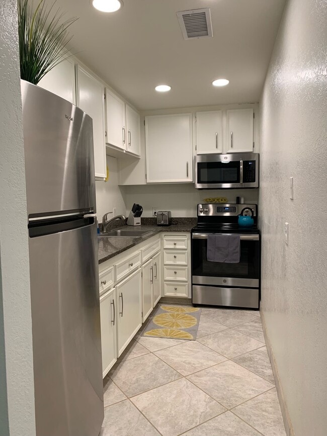 Photo - 470 N Villa Ct Unidad 208