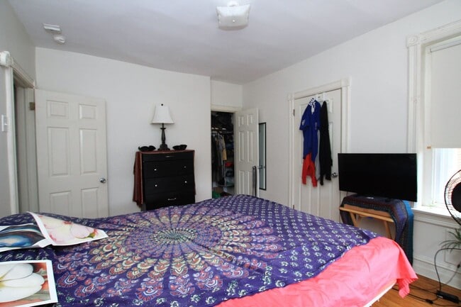 Photo - Spacious one bedroom unit, walking distance to Drexel Unit 3