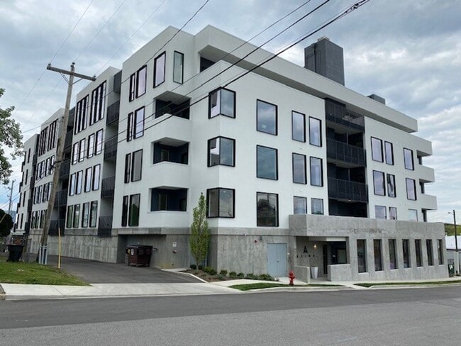 Building Photo - Stunning in Nashville Unit 511
