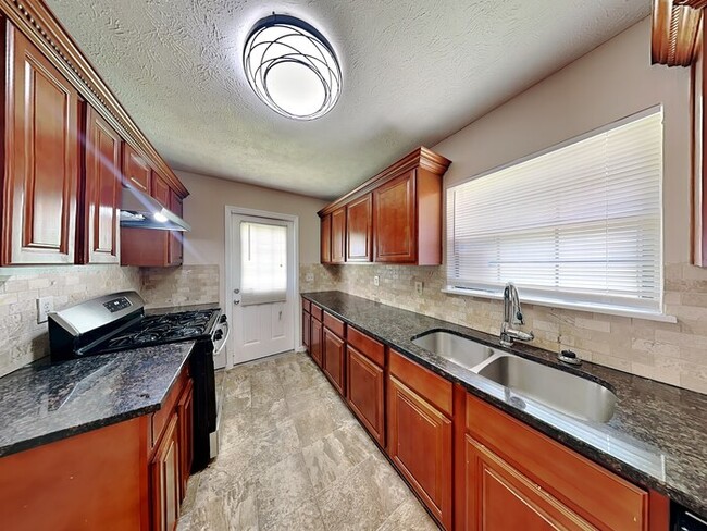 Photo - Lovely 3 Bed located in Stone Mountain.