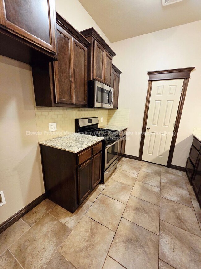 Photo - 2302 Kintyre Rd