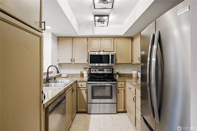 Photo - Spacious 2-Bedroom Ground Floor Condo with Private Yard in Kirkland Unit L105