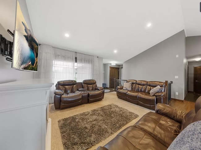 Photo - 1253 Turnberry Dr SE