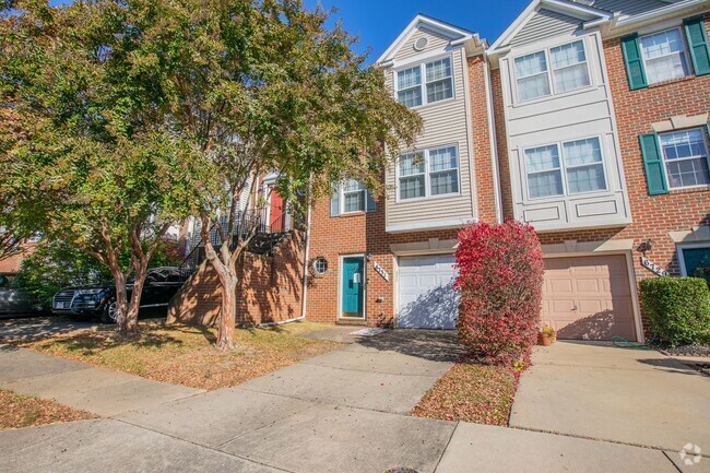 Building Photo - Lovely 4 BR/3.5 BA Townhome in Greenbelt!