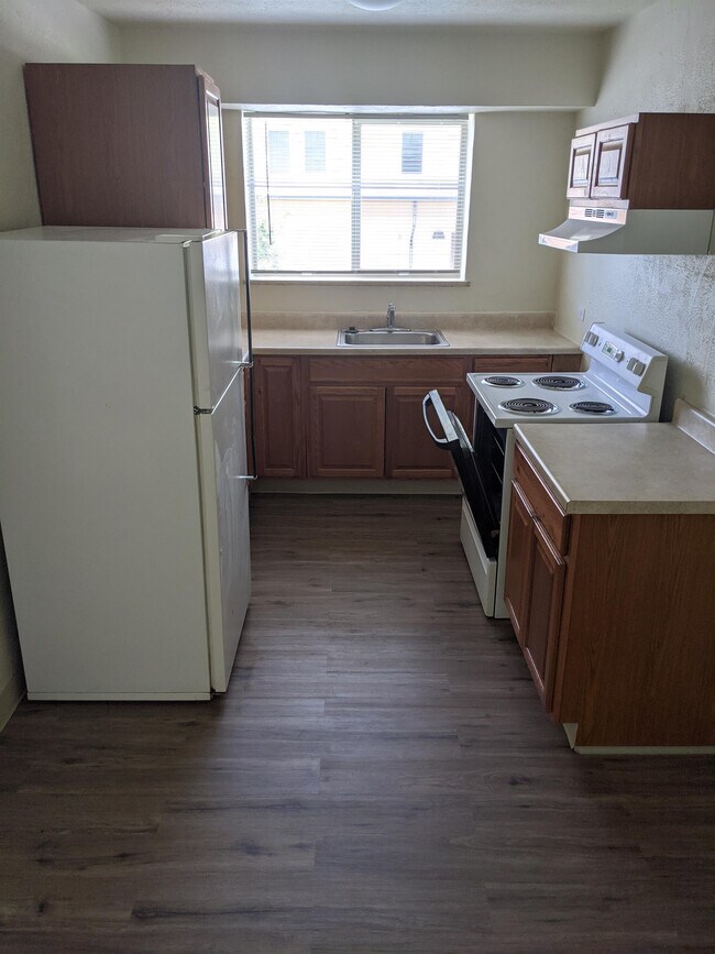 Photo - 1690 Paris St Unit 5