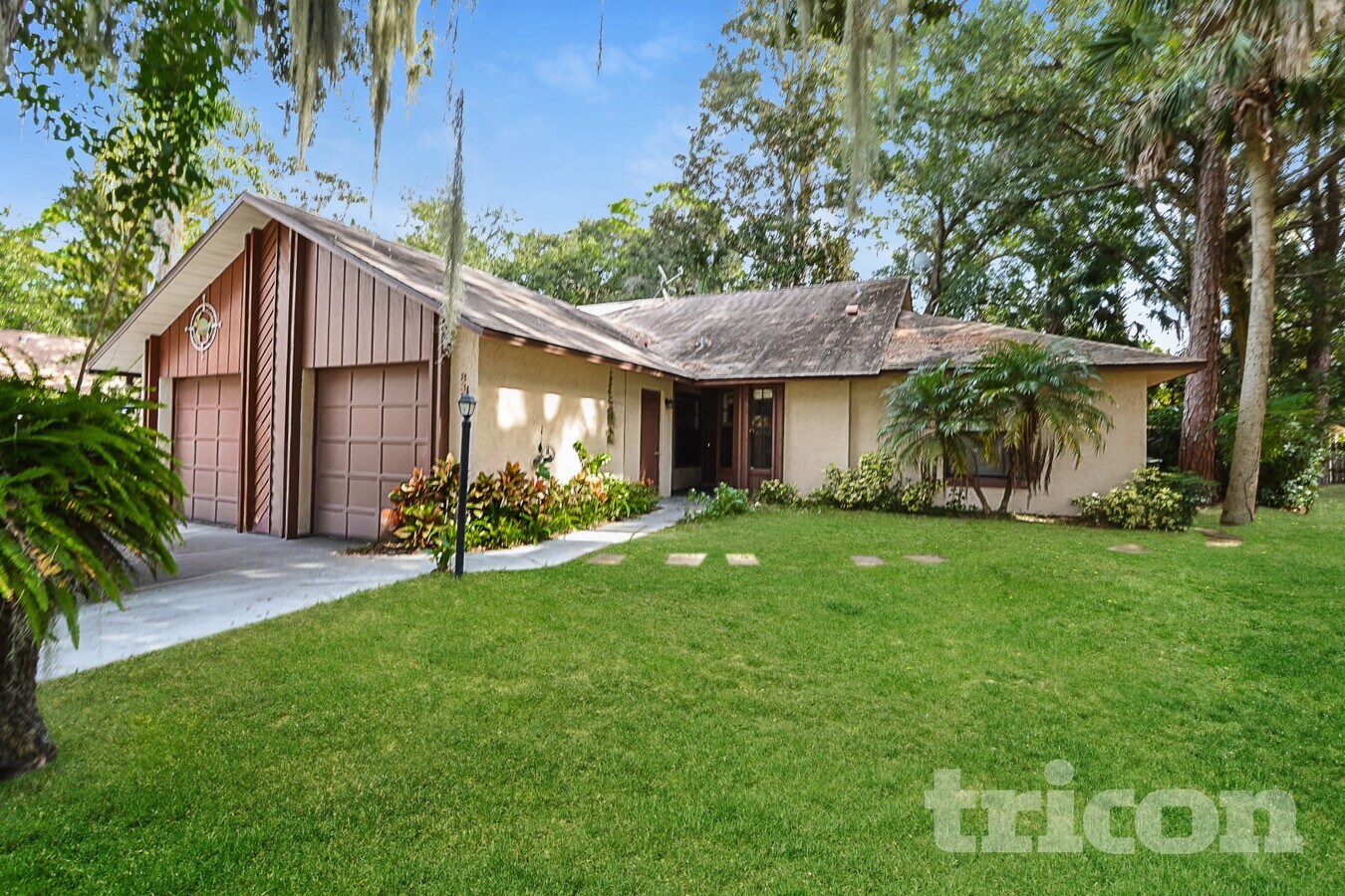 Photo - 835 Stonybrook Cir