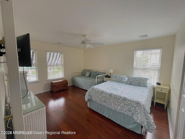 Photo - 520 3rd W Ave