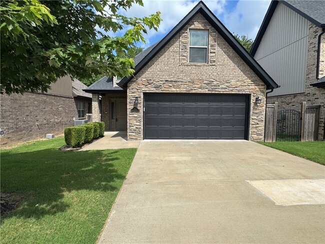 Photo - 1802 SW Riverstone Rd
