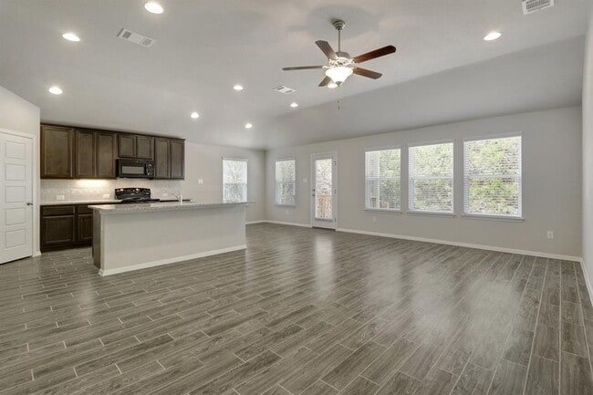 Photo - 21302 Pioneer Cove