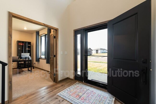 Photo - 527 Flint Dr