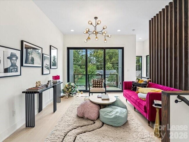 Photo - 815 E 36th St