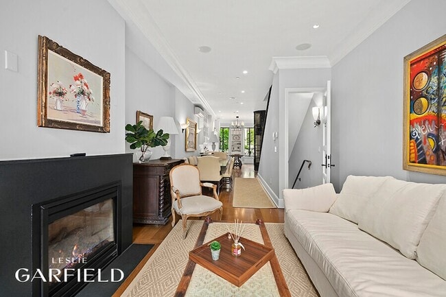 Photo - 320 E 55th St