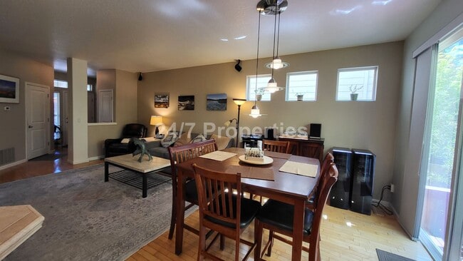 Photo - 3250 Wild Rose Loop