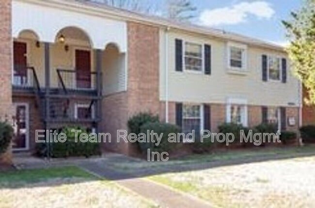 Building Photo - 4604 Coronado Dr Unit Apt E