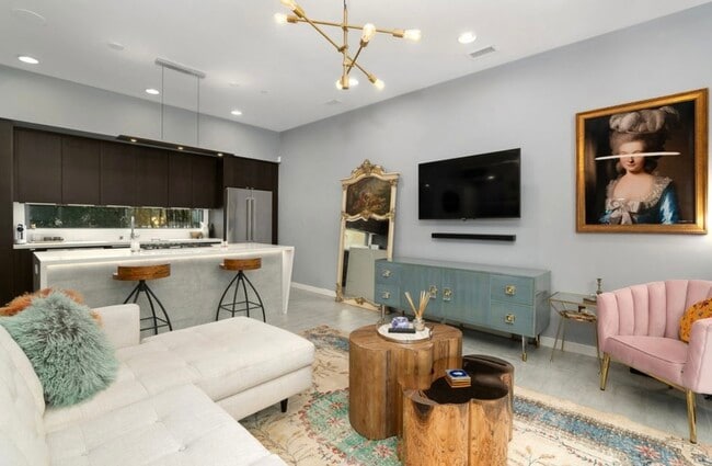 Photo - 317 Upas St