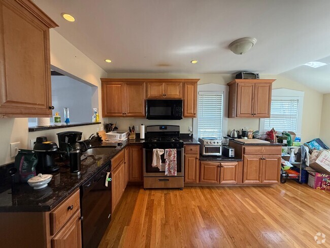 Building Photo - 12 Bellevue St Unit 1 Rental